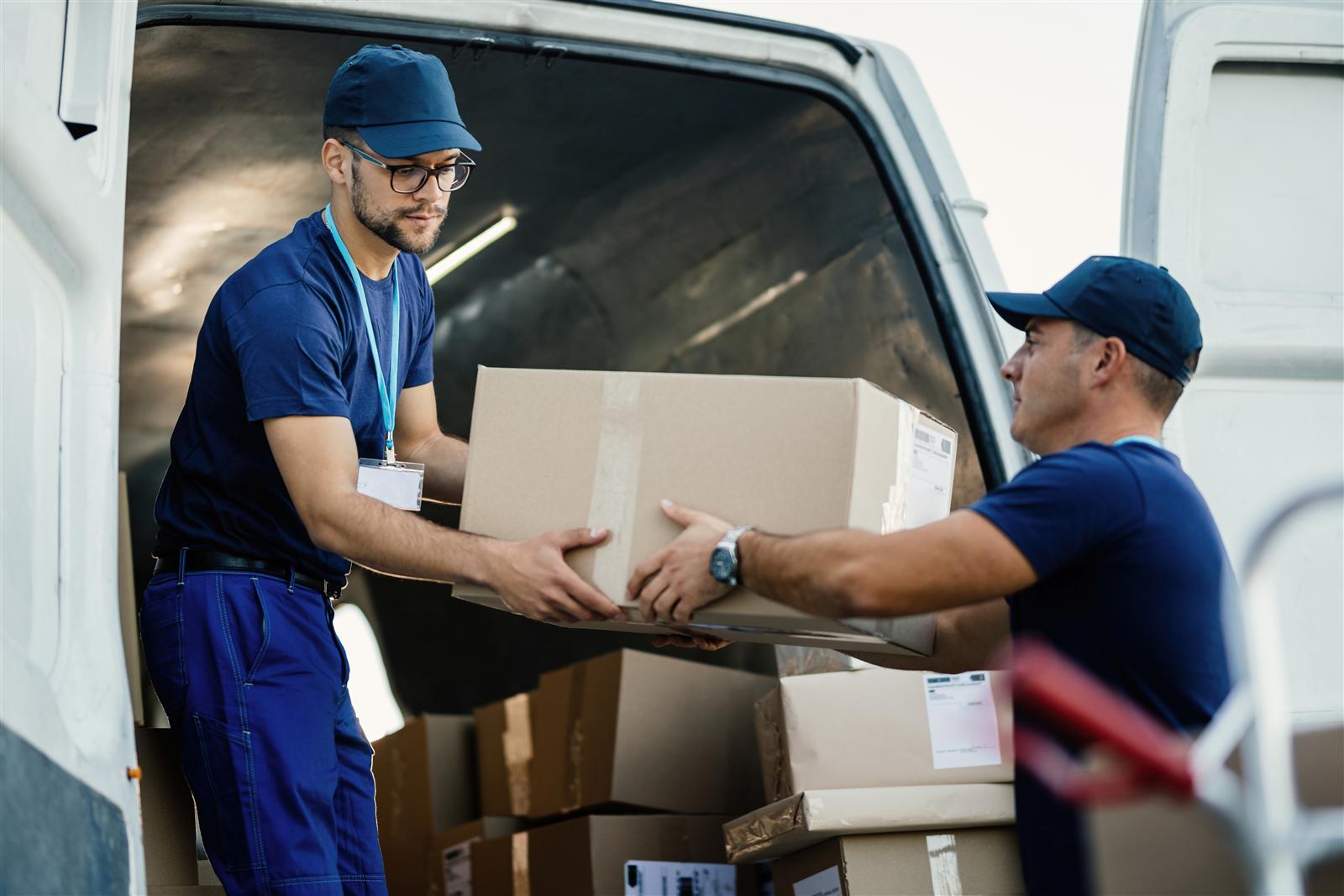 How to Choose Between Express Courier and Standard Shipping